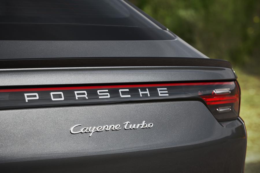 Логотип Porsche Cayenne Turbo Coupe 2019 года  (WW) (фото 14 из 44)